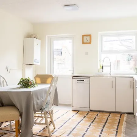 Pensión Guestready - A Cosy Retreat With Terrace In